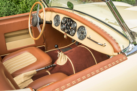 Swallow Doretti (1954) – Denkt man sich den Tacho nach links, könnte es auch ein MGA sein