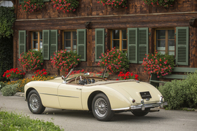 Swallow Doretti (1954) – Seitenwechsel: Der hintere Stossfänger entspricht dem vorderen des Austin-Healey 100 Swallow Doretti (1954) – Seitenwechsel: Der hintere Stossfänger entspricht dem vorderen des Austin-Healey 100