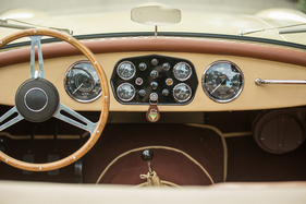 Swallow Doretti (1954) – Ungeschickte Symmetrie: Für US-Kunden war der Tacho schlecht abzulesen, für die Briten der Drehzahlmesser