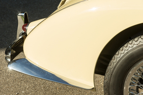 Swallow Doretti (1954) – Verchromte Finne als optische "Verlängerung" des hinteren Stossfängers zum Radlauf