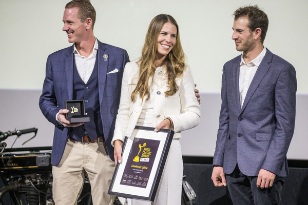 Bild Swiss Classic Award 2024 - Claudio Enz, Christina Seeberger und Dario Inhelder von Auto Engadina am Swiss Classic Award