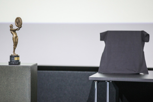 Bild Swiss Classic Award 2024 - Die Statuette Beatrice stammt von einem argentinischen Künstler und wird jeweils extra für den Swiss Classic Award gegossen