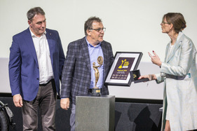 Swiss Classic Award 2024 - Hannes Gautschi mit Innovation Award Gewinner Edy Schorno und Ehrendame Dörte Welti Swiss Classic Award 2024 - Hannes Gautschi mit Innovation Award Gewinner Edy Schorno und Ehrendame Dörte Welti