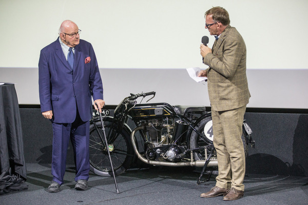 Swiss Classic Award 2024 - Laudatio für den Lifetime Award Preisträger Hans A. Bichsel von Zwischengas-Redaktor Martin Sigrist