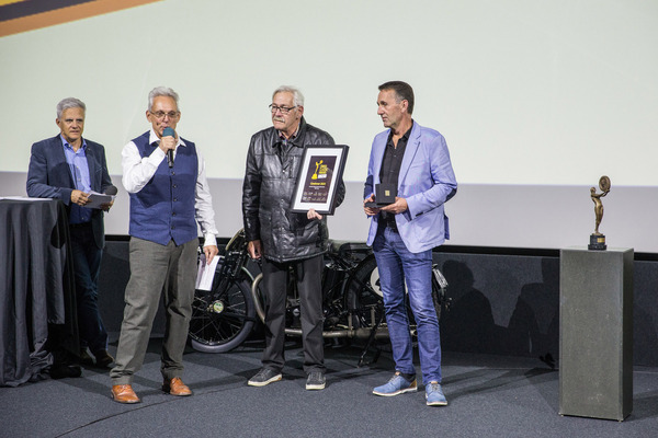 Bild Swiss Classic Award 2024 - Laudatio von Bernd Link für Bernhard Taeschler und Thomas Kohler vom OSMT Zug