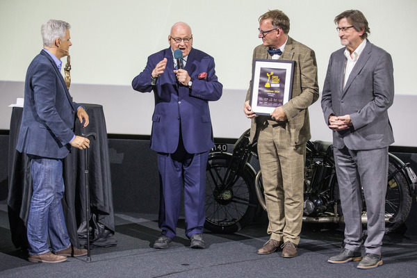 Bild Swiss Classic Award 2024 - Lifetime Award Gewinner Hans A. Bichsel erzählt von den Gründen, warum er den ersten Schweizer Verband für historische Fahrzeuge gegründet hat
