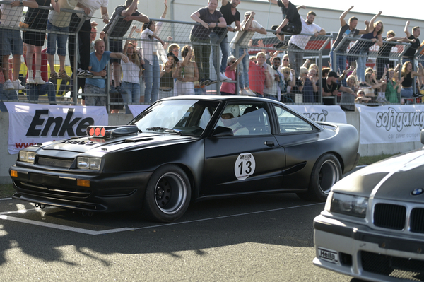 Scene from the movie "Manta, Manta - Part Two" - the souped-up Opel Manta at the start of the race