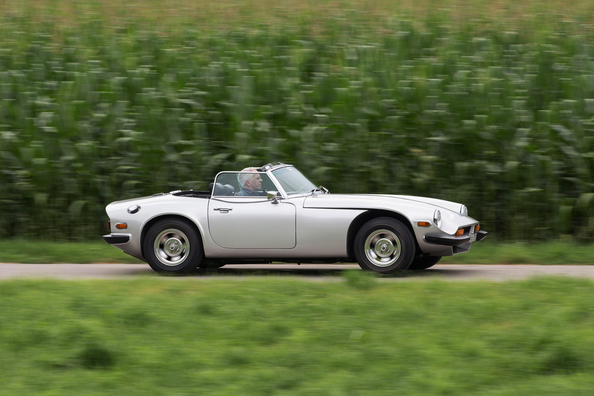 TVR 3000 S (1978) - die ganze Haube vorne klappt auf