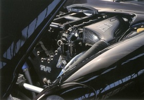 TVR Cerbera (1996) - Blick unter die Motorhaube
