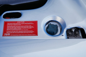 TVR Cerbera 4.2 (1997) - Warnhinweise und Service-Zugänge