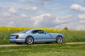 TVR Cerbera 4.2 (1997) - wegen der langen Türen scheint der Fahrer weit vorne zu sitzen