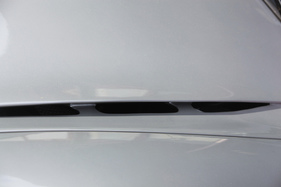 TVR Chimaera 5.0 - Die Luftschlitze auf der Motorhaube erinnern an ein Spitfire-Kampfflugzeug