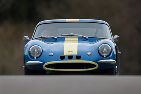 TVR Grantura Mk IIA (1960) - der Fahrer sitzt rechts und weit aussen