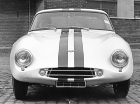 TVR Grantura Mk III (1962) - mit neuer Motorhaube und komplett geändertem Chassis, vorbereitet für den Renneinsatz