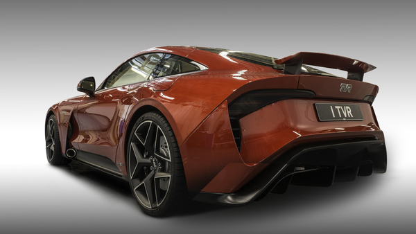 Bild: TVR Griffith (2017) - gestaltet von Gordon Murray, angetrieben von einem Cosworth-V8