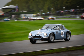 TVR Griffith 400 (1964) – Leichtgeweicht in der RAC TT Celebration – Goodwood Revival 2025