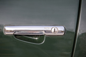 TVR S3C (1992) – Personalisiertes Zulieferteil: Ford-Türgriff mit TVR-Prägung