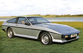 TVR Tasmin +2 (1980) - durch Verlängerung des Radstandes wurde (wenig) Platz für zwei zusätzliche Sitze geschaffen