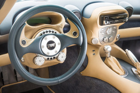 TVR Tuscan S Mk 2 (2005) - das Hauptinstrument ist sehr klein (2005)
