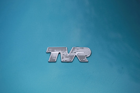 TVR Tuscan S Mk 2 (2005) - das TVR-Zeichen, wie es schon in den Neunzigerjahren genutzt wurde (2005)