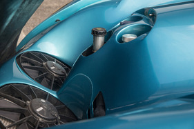 TVR Tuscan S Mk 2 (2005) - die Service-Klappe, die Motorhaube ist normalerweise nämlich verschlossen