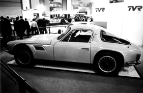 TVR Tuscan V8 (1971) - der Tuscan mit langem Radstand und breiterer Karosserie ( "LWB Wide Body") lag formal nahe am späteren 3000 M/2500 M, viele Details sind aber unterschiedlich (1971)