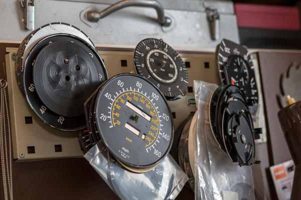 Tachoscheiben warten auf ihren Einsatz – Tachoüberholung