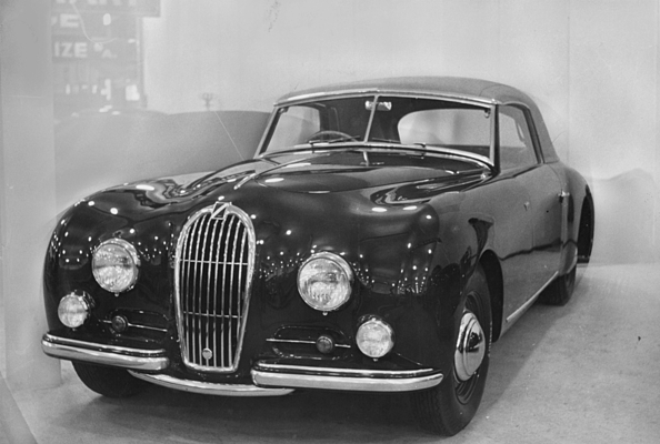 Talbot Lago Baby - von Graber in seinen Dimensionen und Proportionen kompakt-sportlich gehaltens Cabroiet karrossiert - gezeigt am Genfer Autosalon 1951