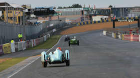 Talbot Lago Ex Monoplace (1939) auf der Start/Ziel-Geraden - Gesamtsieger im Plateau 1 (1923-1939) an der Le Mans Classic 2012 mit Traber/Trenery