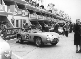 Talbot Lago Sport 2500 (1956) - in Le Mans im Jahr 1956 an den Boxen, ausgerüstet mit Maserati-Sechszylindermotoren aus dem dem 250 F - beide Wagen schieden aus