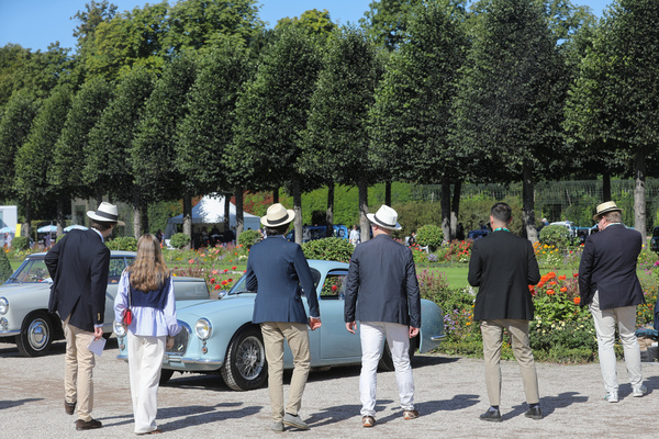 Talbot Lago T14 LS (1956) - die Jury will sich den offensichtlich genauer anschauen - 19. ASC Classic-Gala Schwetzingen 2023