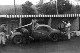 Talbot-Lago T150 C Spéciale Goutte d'Eau Figoni et Falaschi (1938) - Boxenstop in Spa 1948
