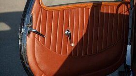 Talbot-Lago T150 C Spéciale Goutte d'Eau Figoni et Falaschi (1938) - Dickes Leder für die Türverkleidung aber keine Türtaschen