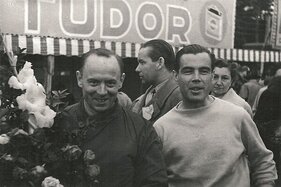 Talbot-Lago T150 C Spéciale Goutte d'Eau Figoni et Falaschi (1938) - Jean Damman und sein Beifahrer De Belder nach dem Klassensieg über 4-Liter Hubraum bei den 24-Stunden in Spa 1948