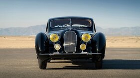 Talbot-Lago T150 C Spéciale Goutte d'Eau Figoni et Falaschi (1938) - Trotz hochbauendem Motor gelang es, die Motorhaube niedrig zu halten