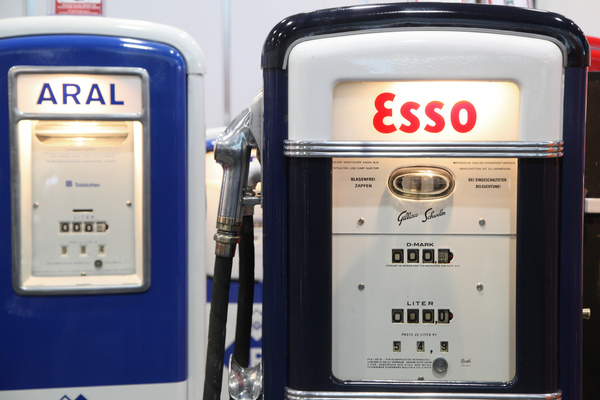 Tanksäulen sind begehrte Accessoires für die Oldtimersammlung - Bremen Classic Motorshow 2020