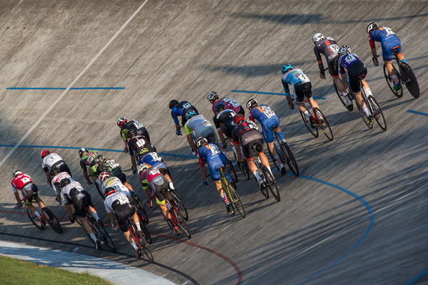 Bild Tapfere Velo-Rennfahrer bei brütender Hitze - Indianapolis Oerlikon 2018