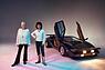 Tara Buckmann und Adrienne Barbeau mit dem Film-Countach - 45 Jahre Lamborghini Countach LP 400 S im Film "The Cannonball Run" (© Lamborghini / Werk, 2024) Tara Buckmann und Adrienne Barbeau mit dem Film-Countach - 45 Jahre Lamborghini Countach LP 400 S im Film "The Cannonball Run" (© Lamborghini / Werk, 2024)