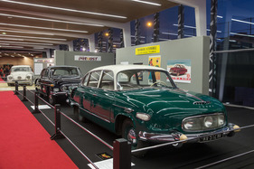 Tatra 603 (1956) - komplett verschalte Scheinwerfer in der Mitte - Teil der Tatra-Sonderschau - Rétromobile Paris 2020