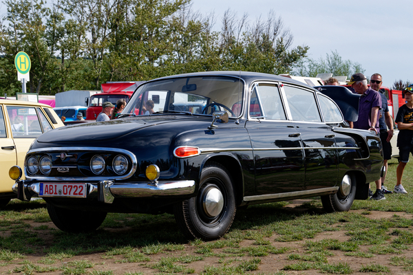 Tatra 603 (1963) , ein Modell der zweiten Serie. Die früheren mit 3 Scheinwerfern galten als aerodynamisch etwas besser – OMMMA 2023