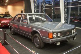 Tatra 613 (1973) - traditioneller geformt - Teil der Tatra-Sonderschau - Rétromobile Paris 2020