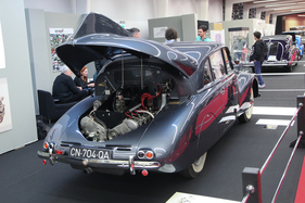 Tatra 77 (1933) - mit Blick auf den mächtigen Achtzylinder - Rétromobile Paris 2020