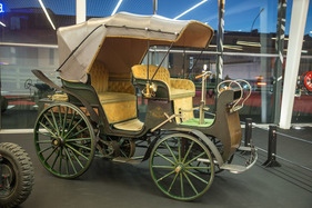 Bild Tatra President (1897) - noch nahe an der Pferdekutsche - Teil der Tatra-Sonderschau - Rétromobile Paris 2020