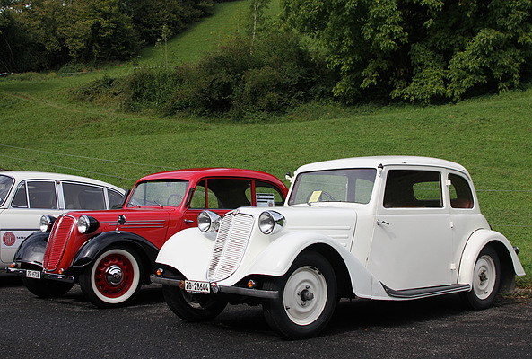 Bild: Tatra T 57 A am Treffen für Freunde nostalgischer Autos 2011 in Neuheim - Vorkriegs- und Nachkriegs-Tatra vereint