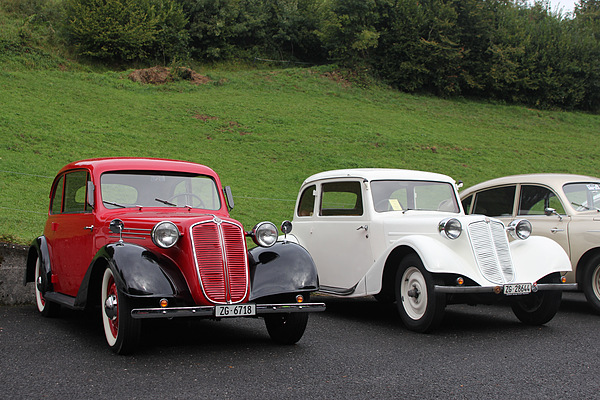 Image: Tatra T 57 B at the meeting for friends of nostalgic cars 2011 in Neuheim - wzei wonderful Tratra, once post-war, once pre-war (T 57 A from 1938)