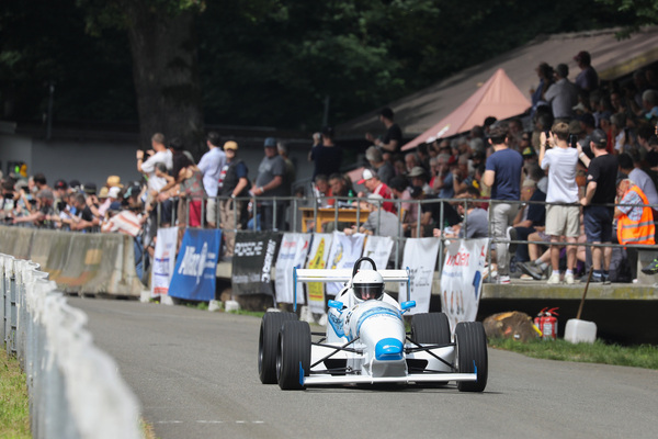 Tatuus Formel Renault 2.0 (1996) - Startfeld 8 "Formel-Rennwagen und offene Sportwagen" - Oldtimer GP Brugger Schachen 2024