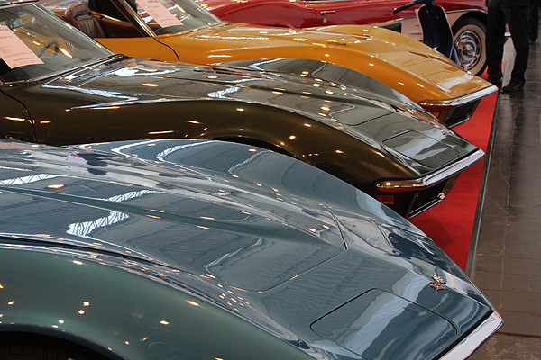 Techno Classica Essen 2012 - Impressionen - Chevrolet Corvette C3 in typischen Farben der Zeit