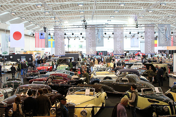 Image: Techno Classica Essen 2012 - Impressions - Vehicles as far as the eye can see