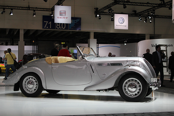 Techno Classica Essen 2012 - Impressionen - schönes Skoda-Cabrio aus den Fünfzigerjahren