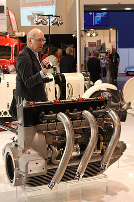 Techno Classica Essen 2012 - Impressionen - wenn es den Mercedes-Benz SSK nach einer neuen Maschine dürstet